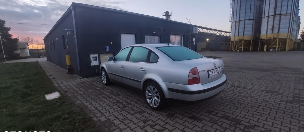 Volkswagen Passat cena 22000 przebieg: 268300, rok produkcji 2001 z Wrocław małe 704